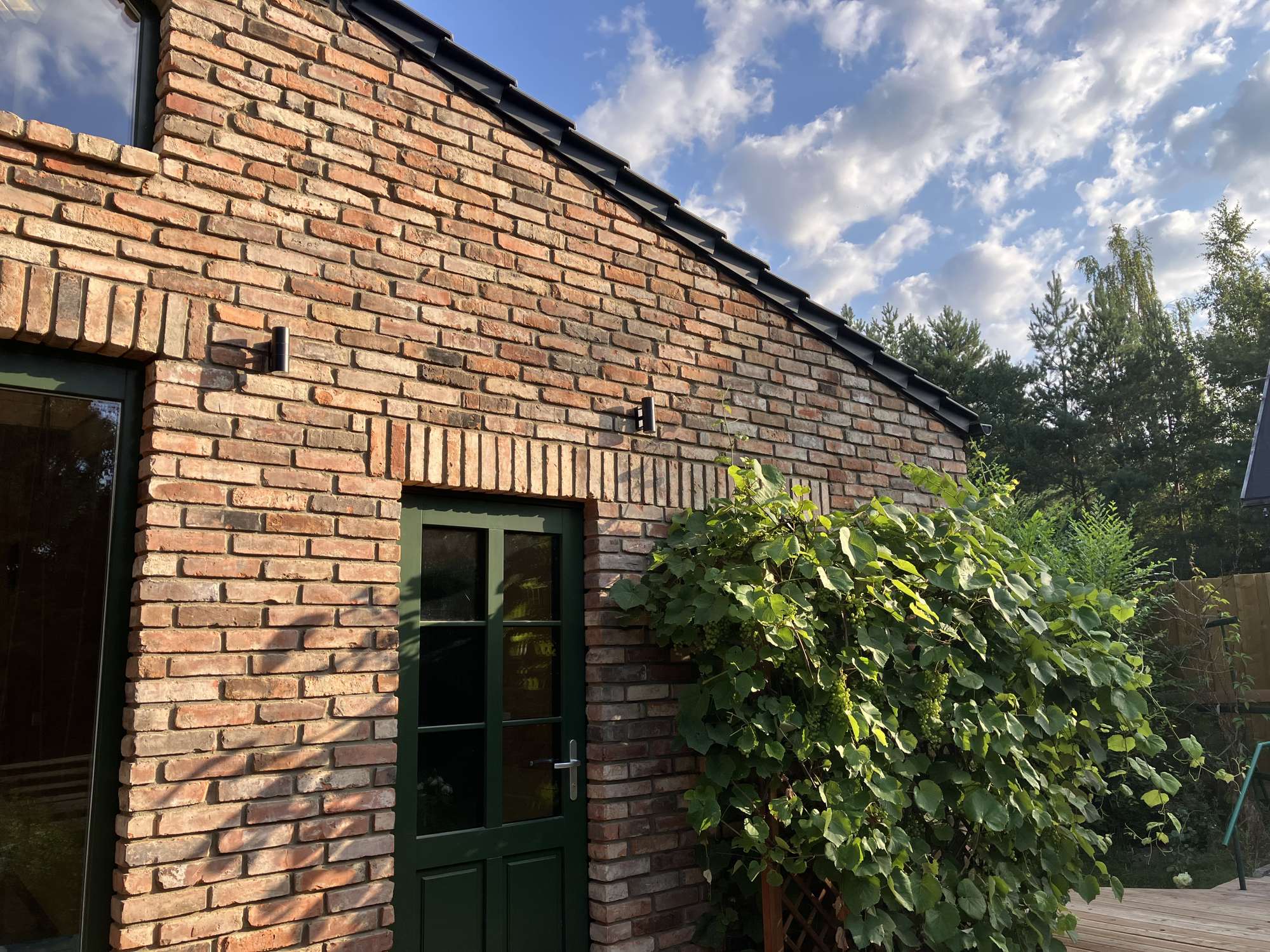 Dom nad jeziorem Budzisławskim - wejście do domu