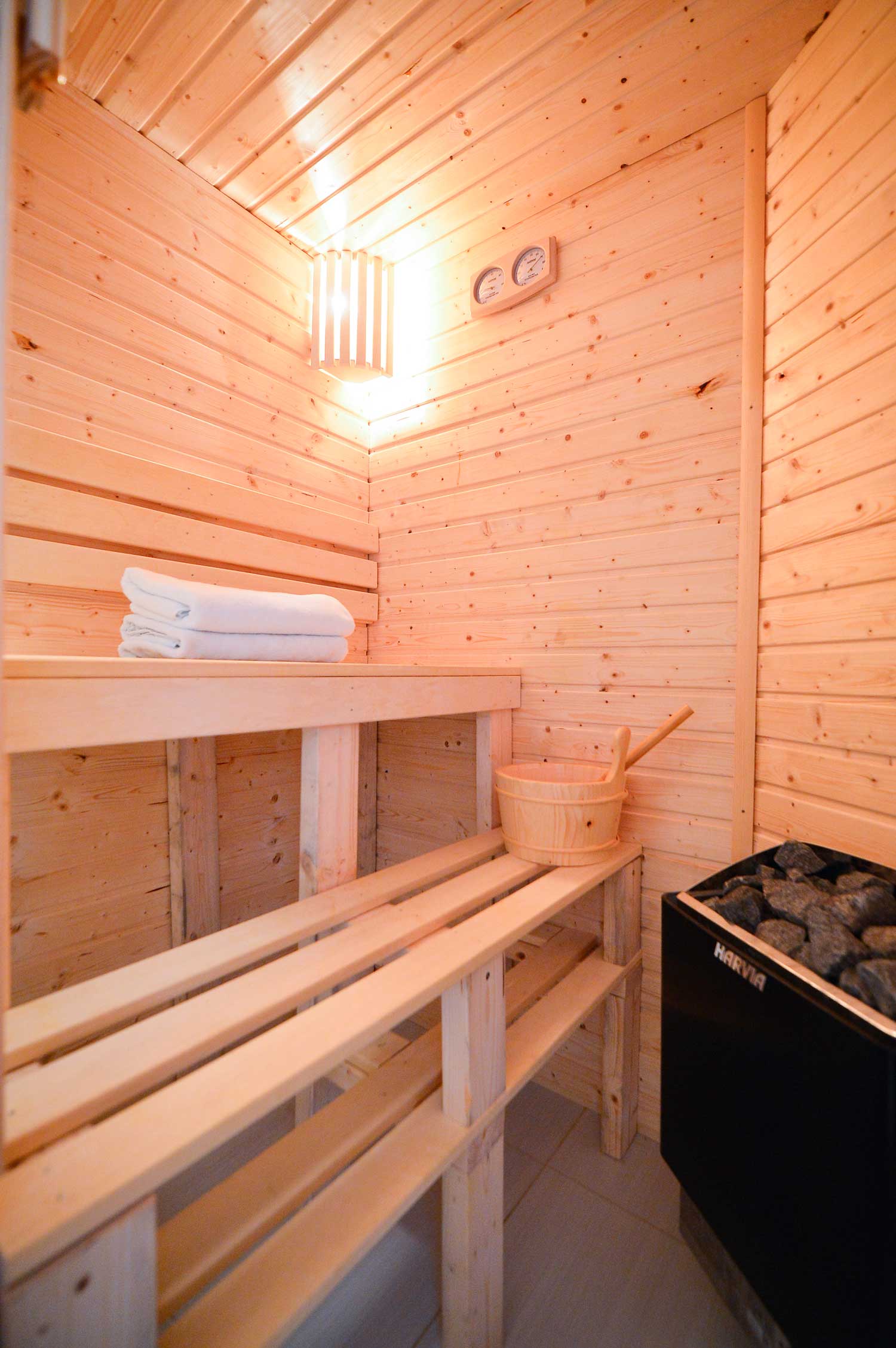 Sauna z piecem elektryczny Harvia KIP45 4,5kW